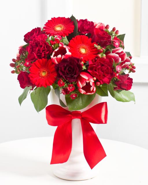 Elegant Bouquet in Red Colours