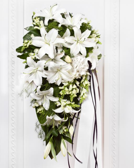 Похоронний букет з білими квітами